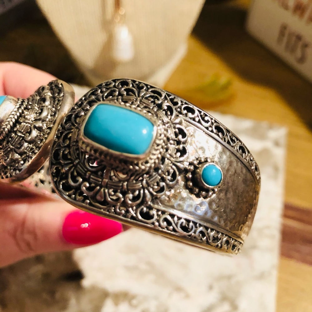 Sleeping beauty turquoise sterling silver Balinese cuff bracelet - Picture 4 of 8